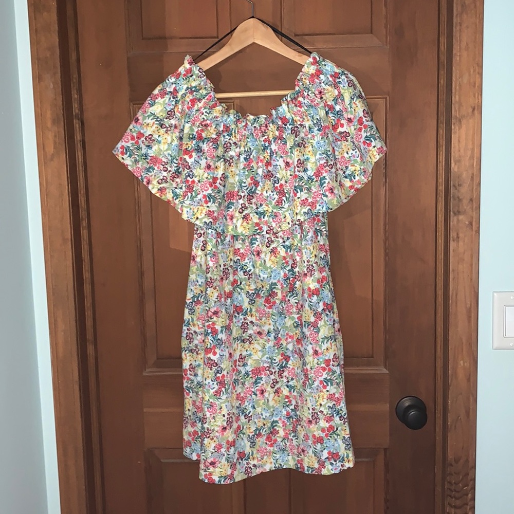 H&M a-line dress with pockets in multicolor floral pattern. Size Small.